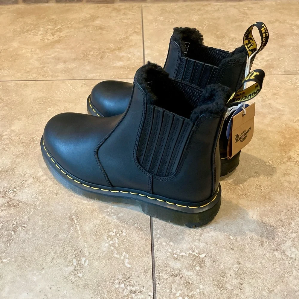 DR. MARTENS 2976 GRIZZLY FLEECE LINED CHELSEA BOOTS - Picture 4 of 11